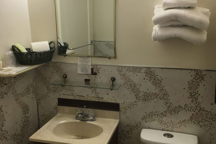 Room 15 of 105
