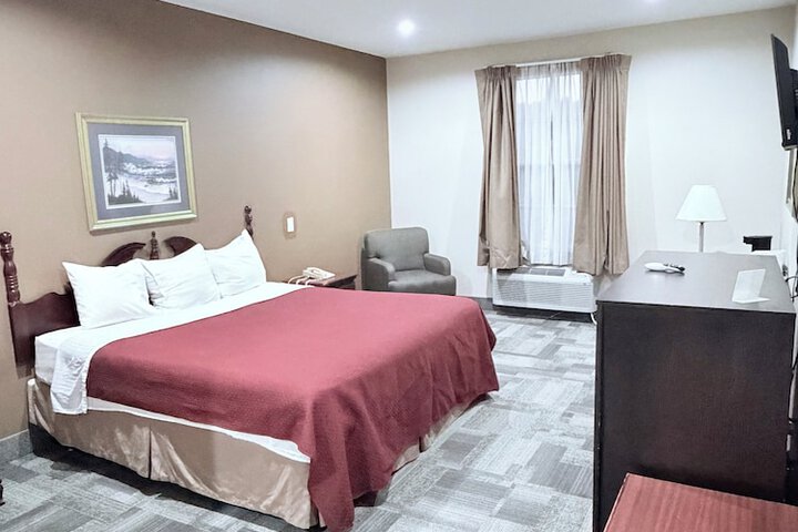 Collins Inn & Suites