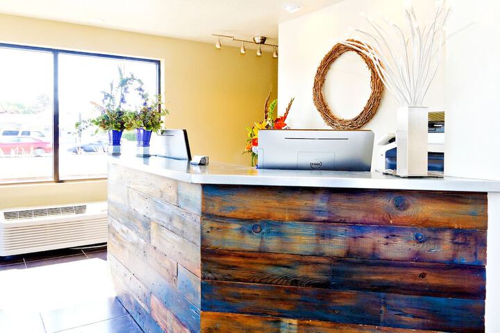 Blue Lakes Inn & Extended Stay