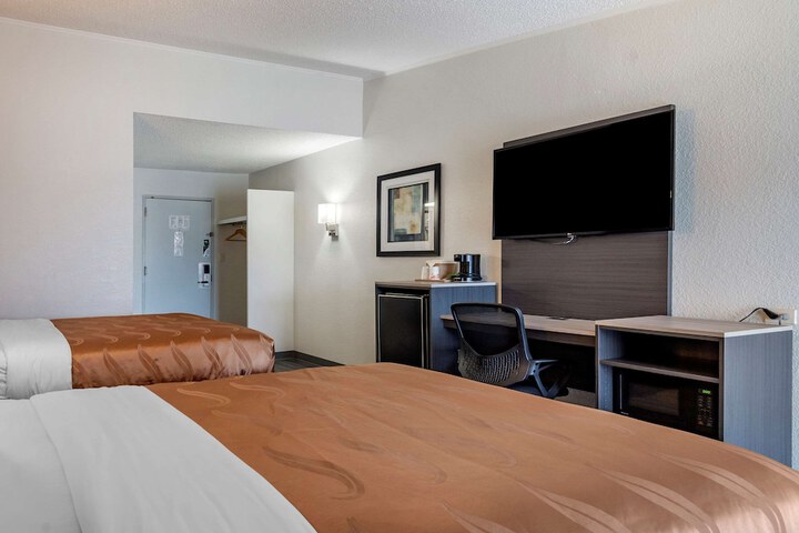 Room 25 of 39