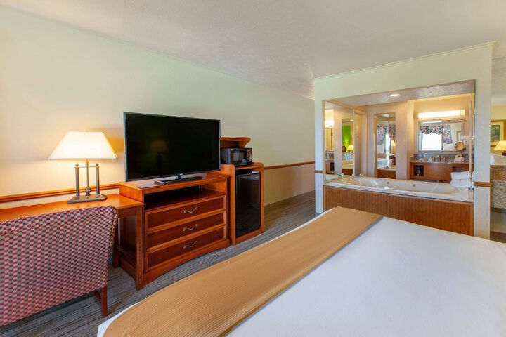 Room 18 of 34