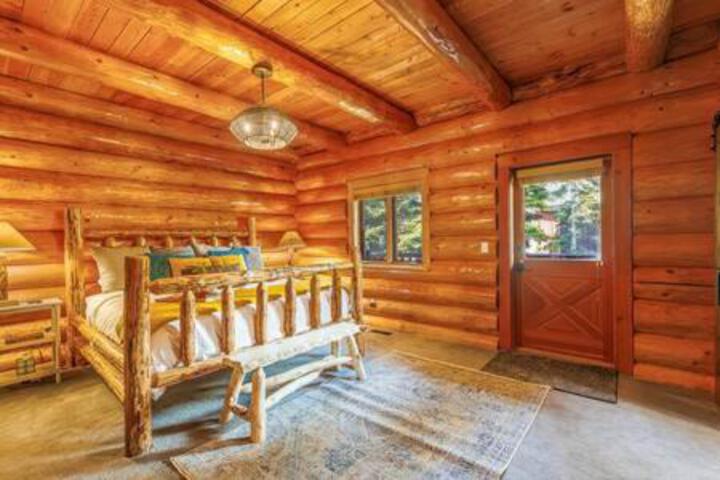 Luxury Family Cabin at Summit West