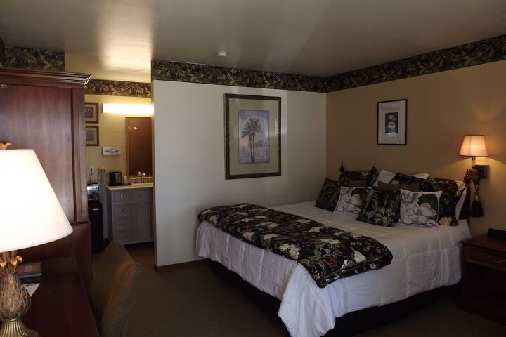 Room 104 of 175