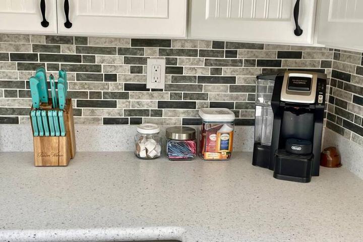 Newly Renovated Carriage House Near Town & Beaches