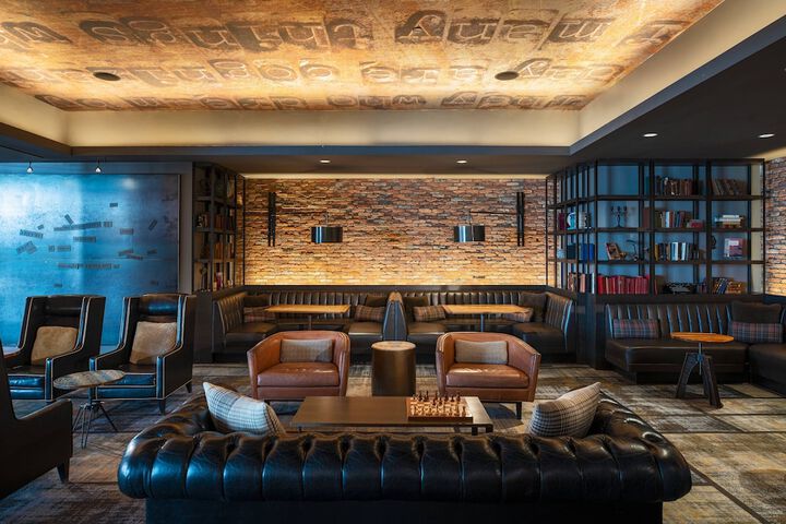 Lounge 110 of 125