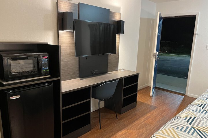 Room 17 of 33