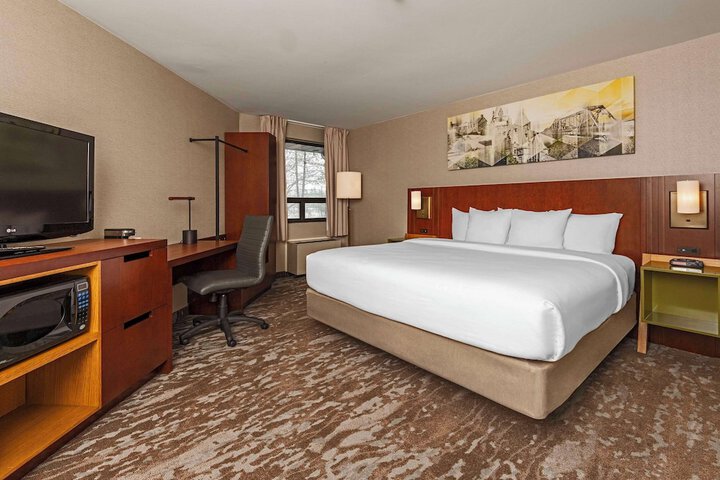 Room 28 of 53