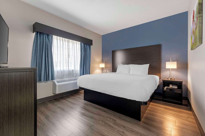 Room 8 of 25