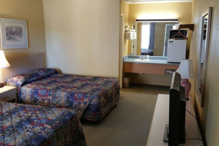 Room 32 of 46