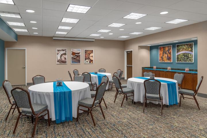 Hampton Inn & Suites Tacoma / Puyallup