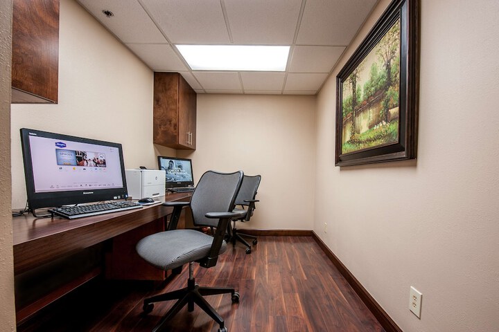 Business Center 31 of 32