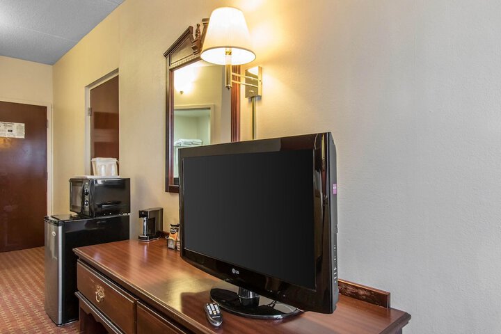 Room 11 of 25