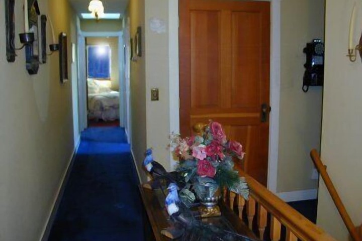 Ballroom/Hall 71 of 91