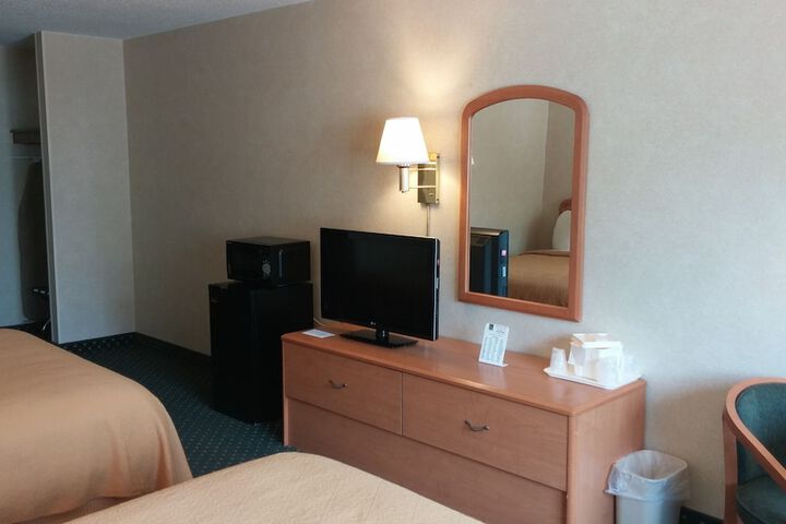 Room 33 of 76