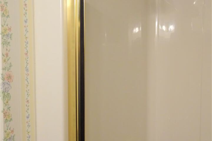 Room 52 of 96