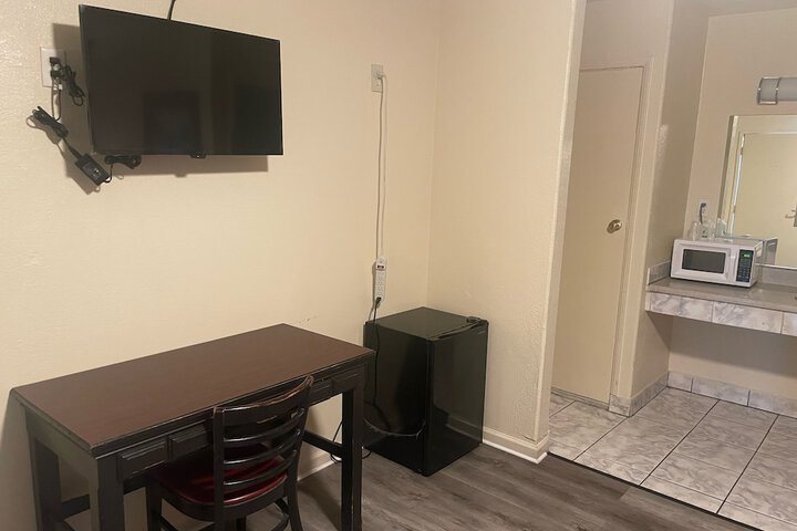 Room 9 of 12