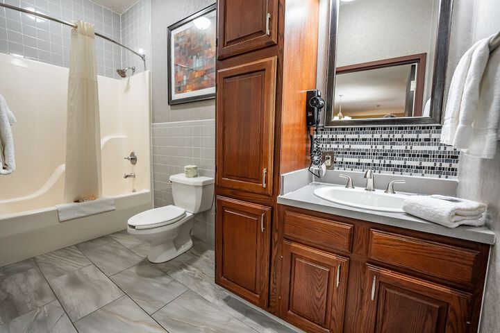 Christopher Inn and Suites