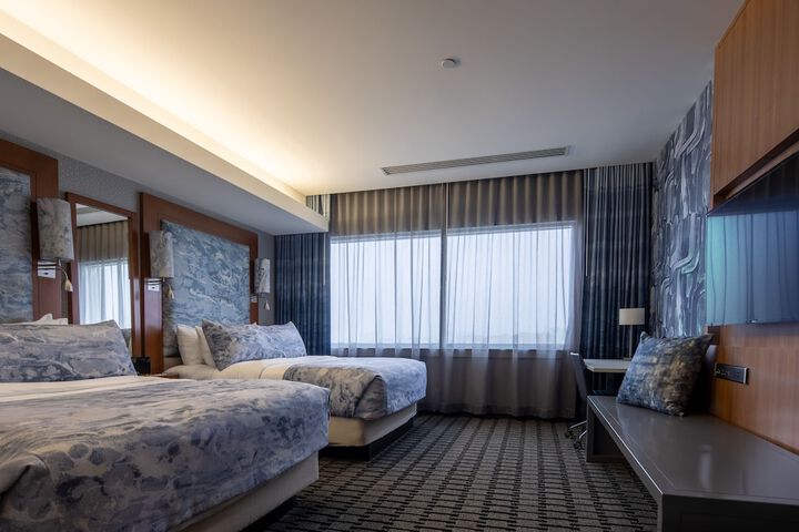 Room 28 of 60