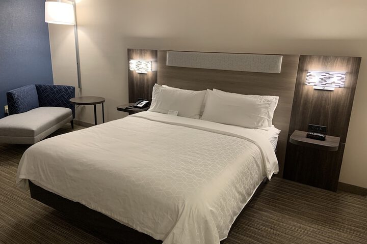 Room 46 of 77