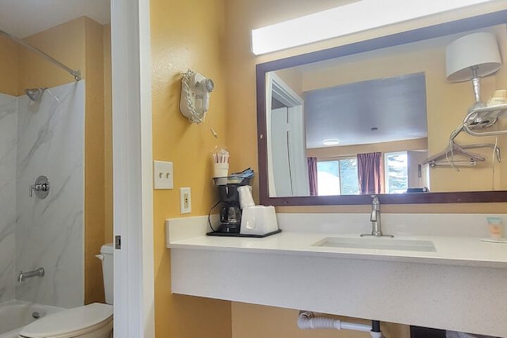 Olympic Inn & Suites