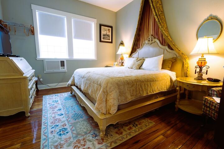 Room 186 of 271