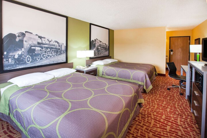 Room 11 of 28