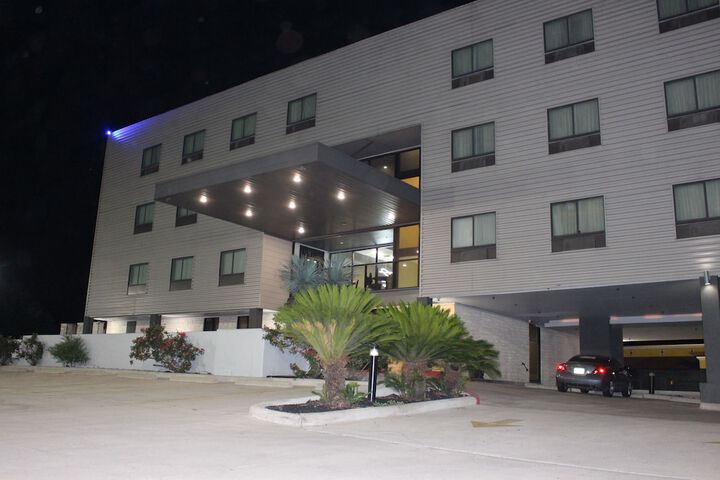 Hotel 2 of 65