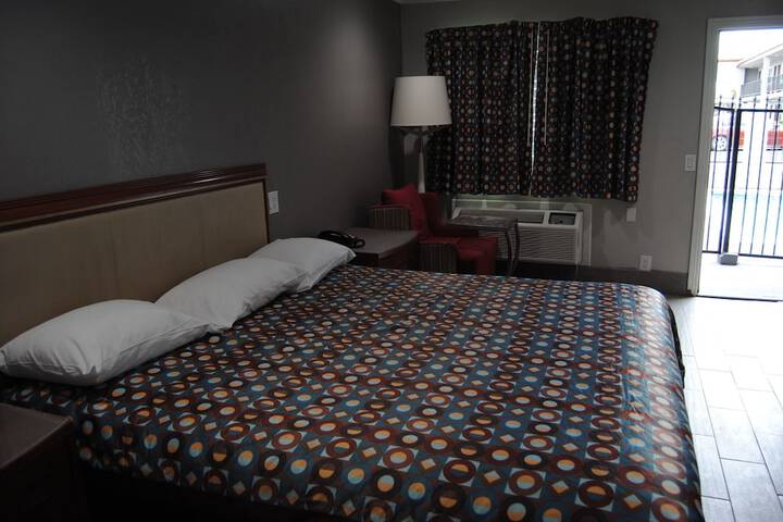 Room 24 of 69