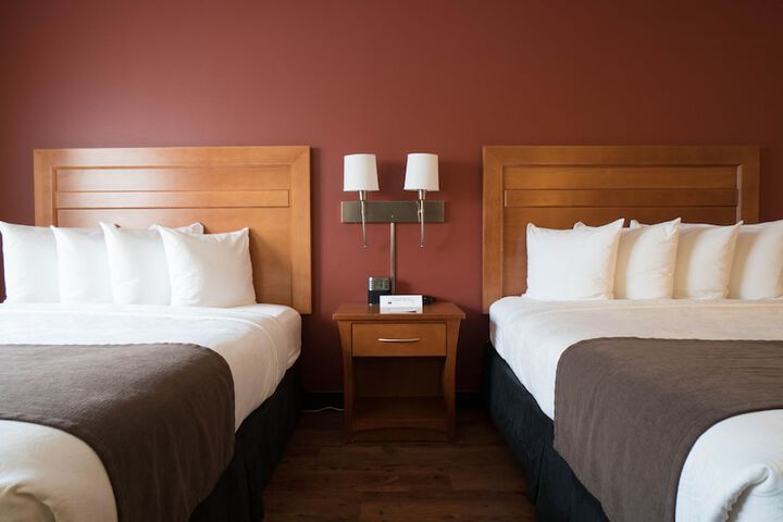 Room 32 of 46