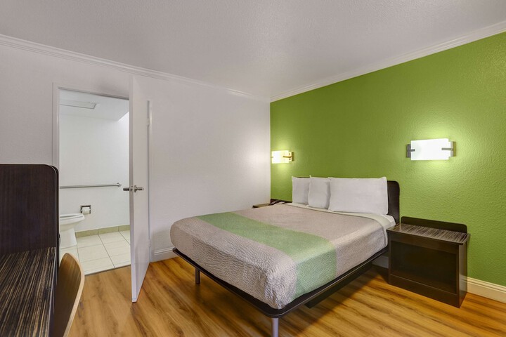 Room 12 of 27