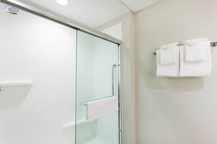 Holiday Inn Express & Suites Panama City Beach - Beachfront by IHG