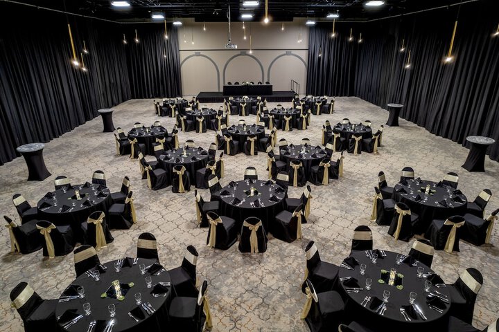 Ballroom/Hall 75 of 83