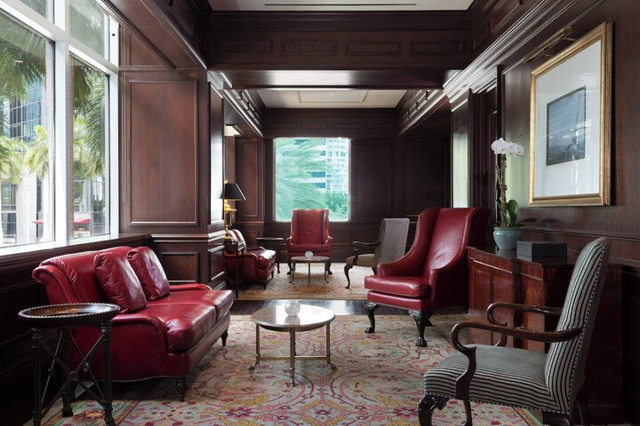 Lounge 57 of 61