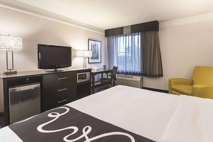 Room 32 of 48