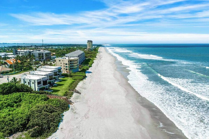 Harbor Island Beach Club Homes by Villatel