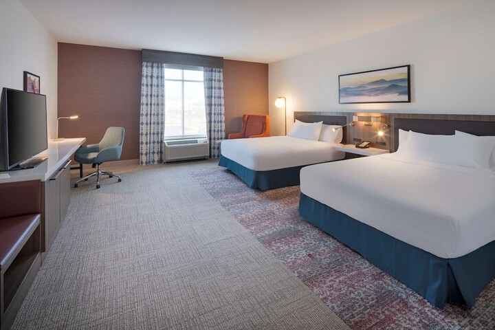 Room 33 of 65