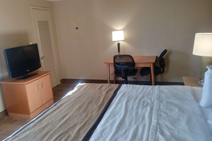 Room 32 of 46