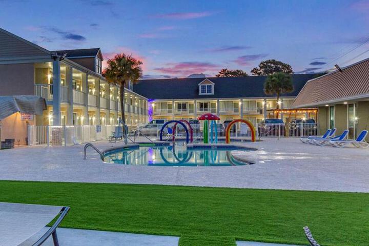 Days Inn by Wyndham Pawleys Island
