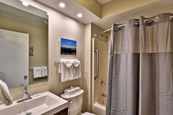 Room 74 of 213