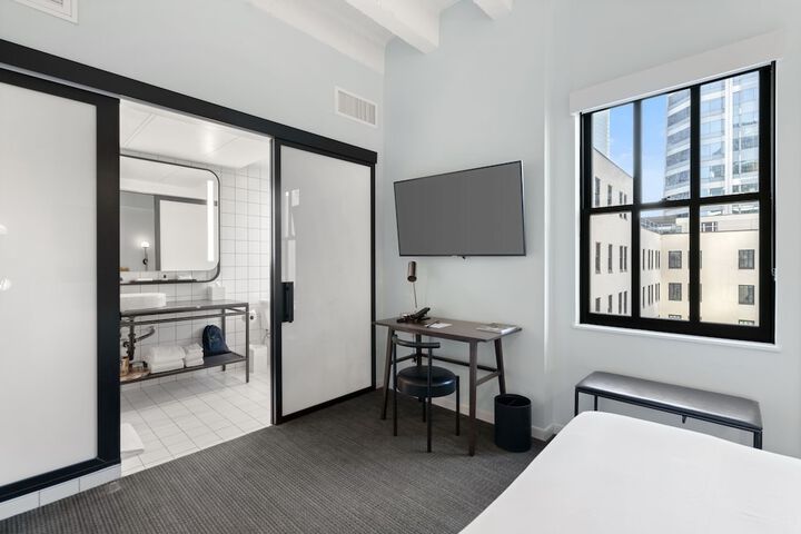 Room 36 of 104