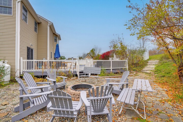 Expansive Upstate Home w / Home Theater!