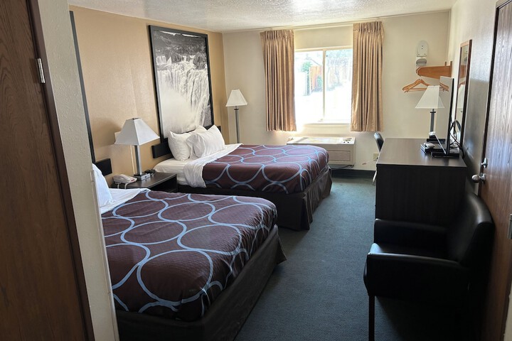 Room 12 of 38
