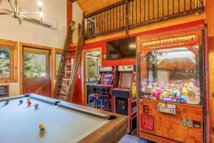 Luxury Family Cabin at Summit West