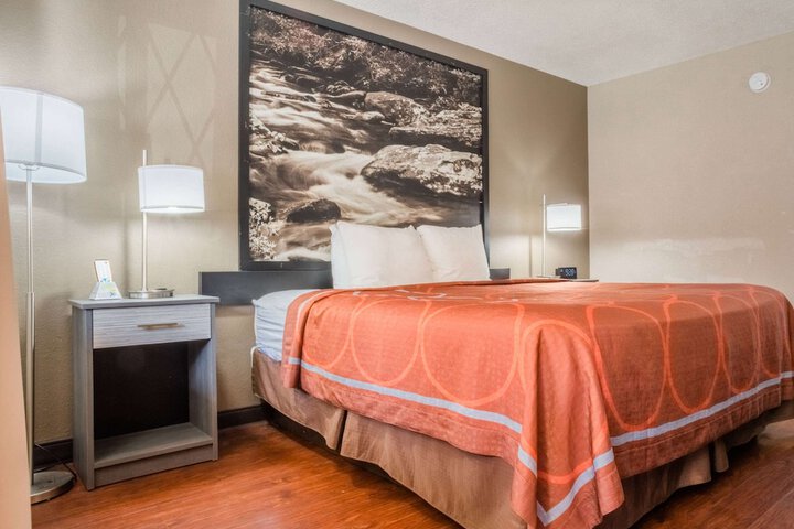 Room 22 of 35