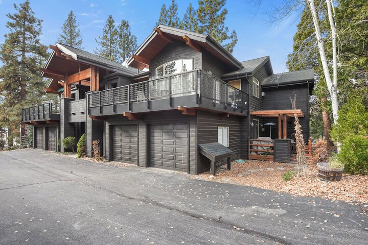 Crystal Charm Amazing 3 BDR Condo Close to Beaches Casinos, & Skiing!