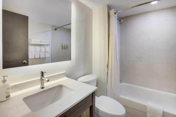Ramada by Wyndham Kingston