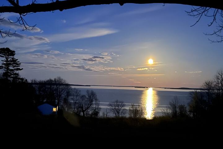 High Tide Inn