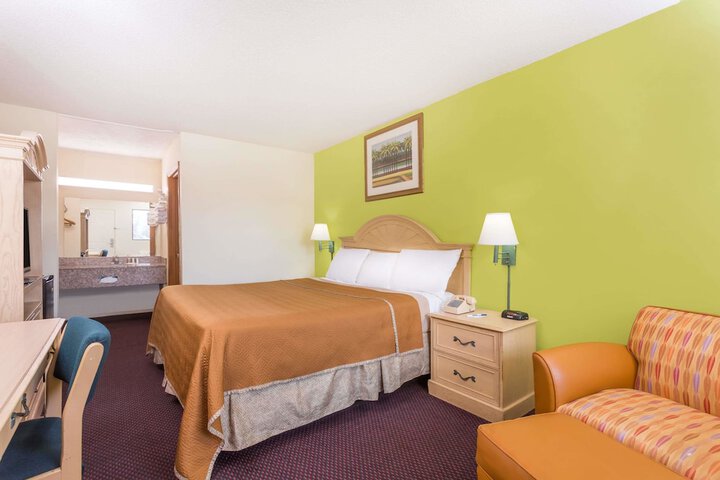 Room 4 of 14