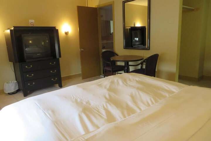 Room 6 of 34