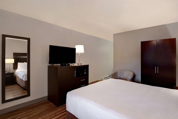 Room 13 of 32